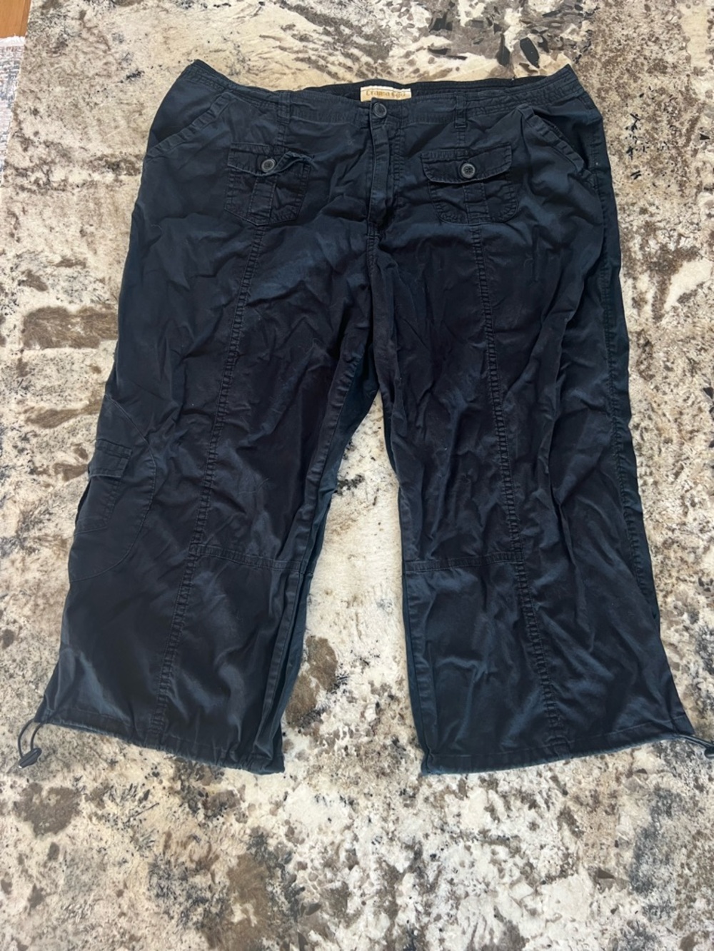 VTG Y2K Black Cargo Capri Pants- Drama Gold Brand